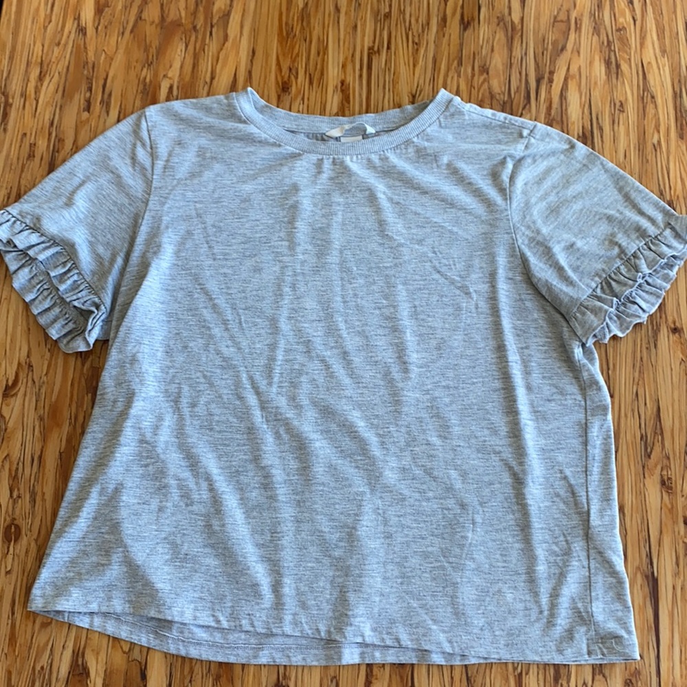 H&M ruffle sleeved shirt